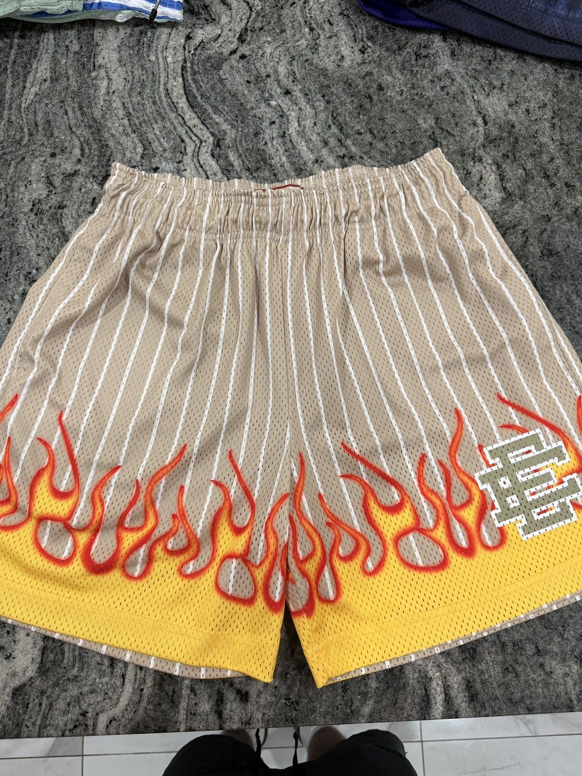 Eric Emanuel Eric Emanuel RARE flames Size US 32 / EU 48 - 2 Thumbnail