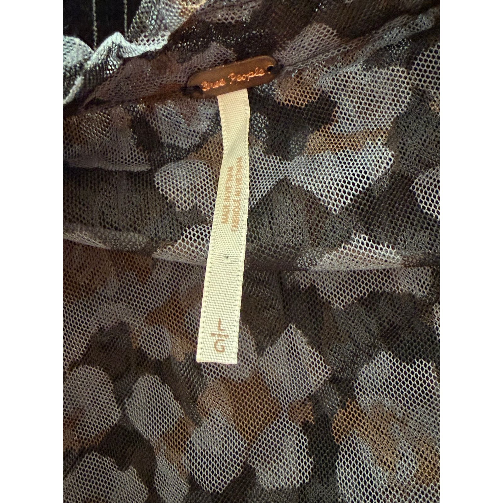 Free People Free People Blouse Wmns. Large Black Sheer Smocked Peasant Size L / US 10 / IT 46 - 7 Thumbnail