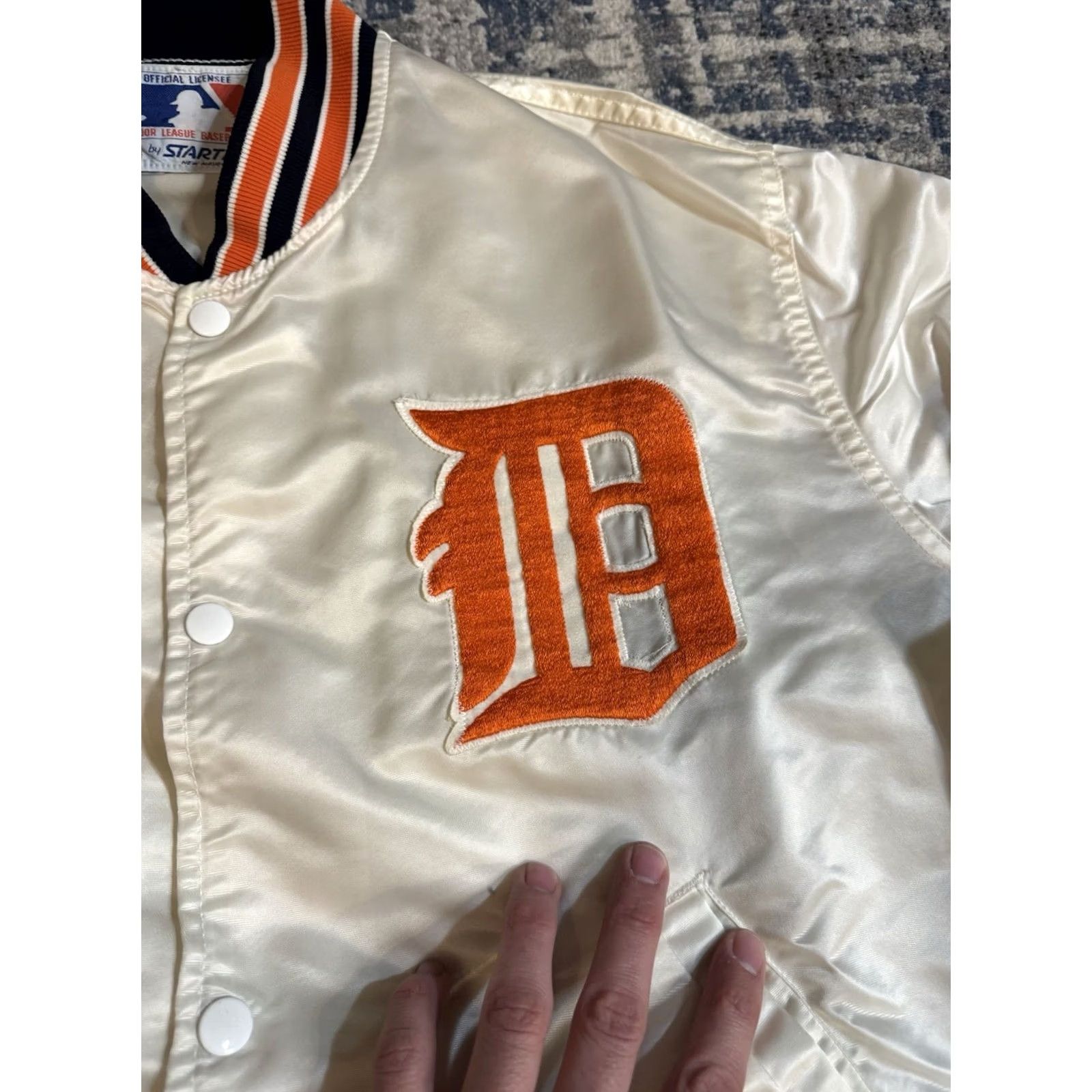 Starter VINTAGE Starter Detroit Tigers Jacket Bomber White Satin Sz L USA MLB 80s Mens Size US L / EU 52-54 / 3 - 2 Thumbnail