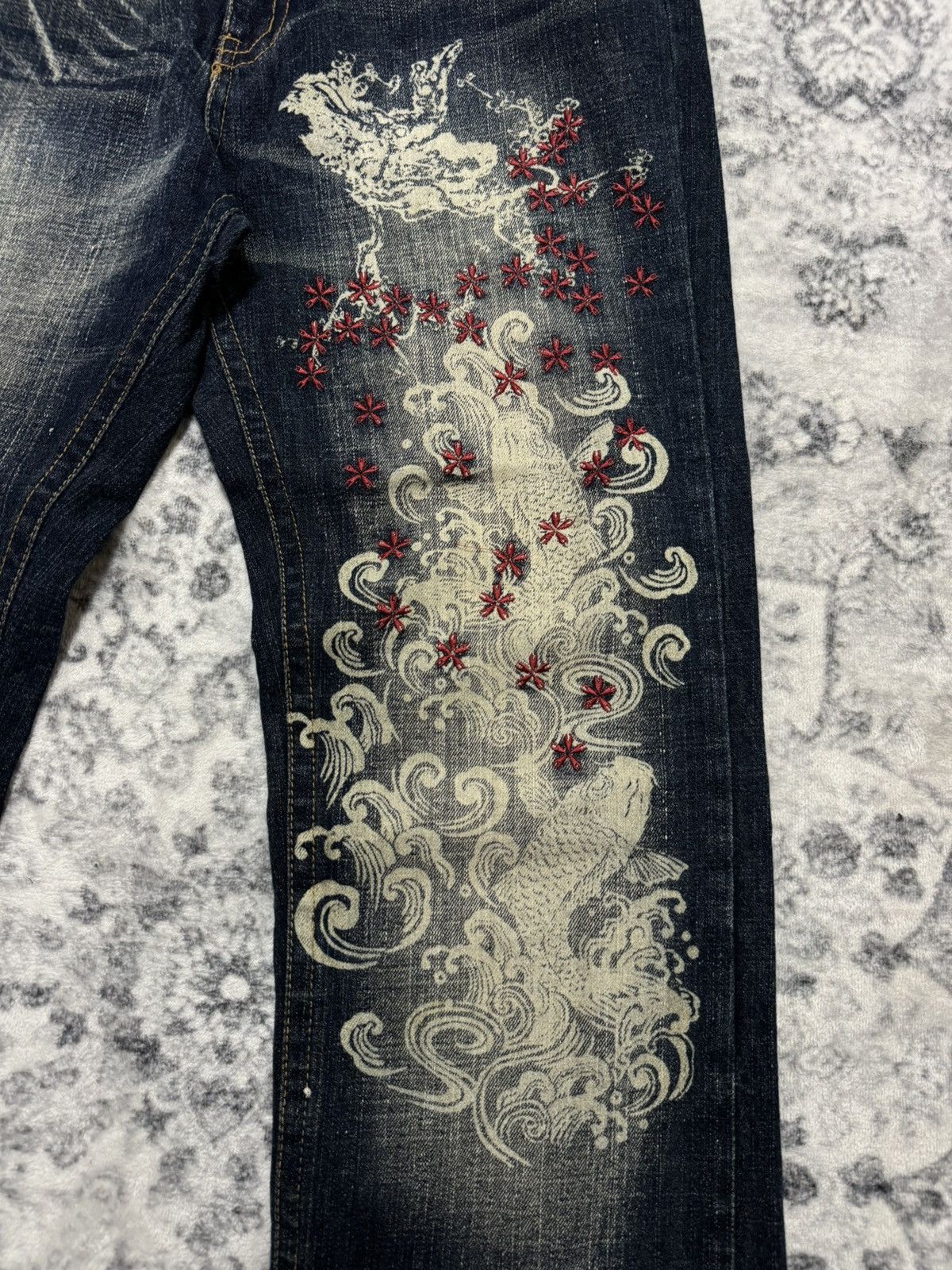 Japanese Brand JAPANESE BRAND KOI FISH KARAKURI STYLE DISTERSSED DENIM JEAN Size US 32 / EU 48 - 6 Thumbnail