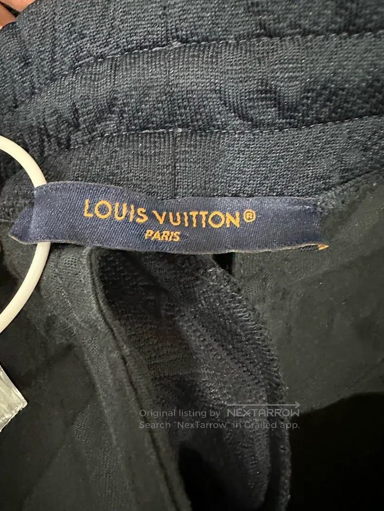 Louis Vuitton Louis Vuitton size m Solid classic embossed dark print full Size US 28 / EU 44 - 4 Thumbnail