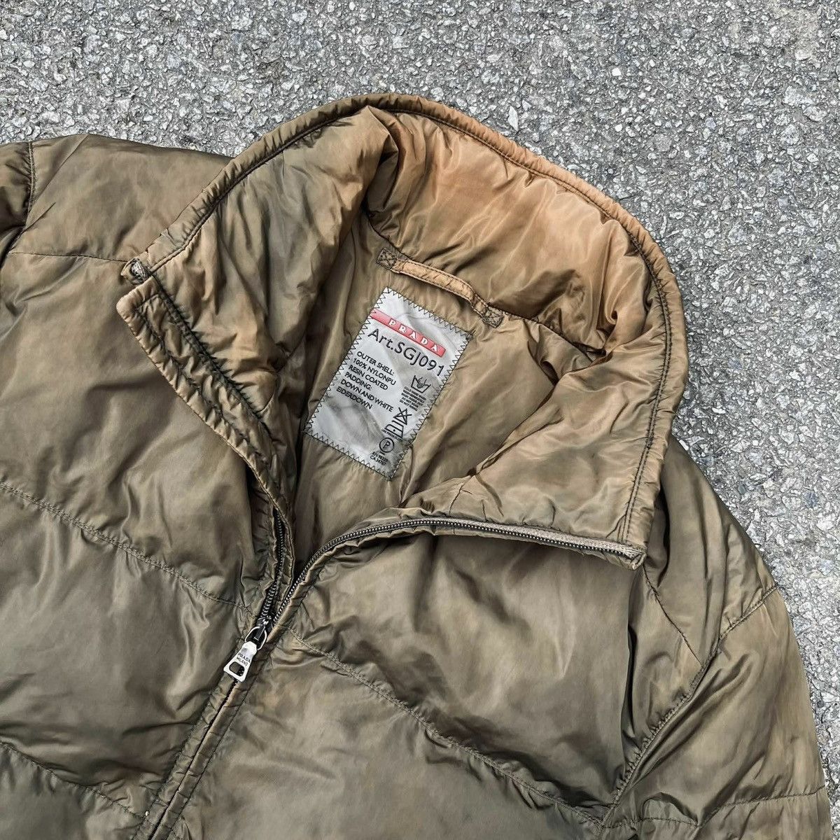 Prada 2011 PRADA down puffer jacket archive nylon boxy Size US M / EU 48-50 / 2 - 6 Thumbnail