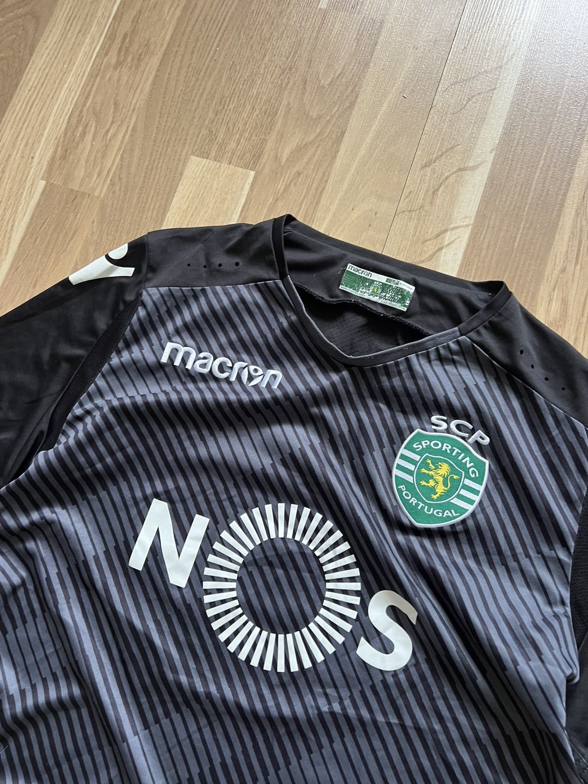 Macron Sporting football soccer jersey 2017/18 goalkeeper rare Size US L / EU 52-54 / 3 - 4 Thumbnail