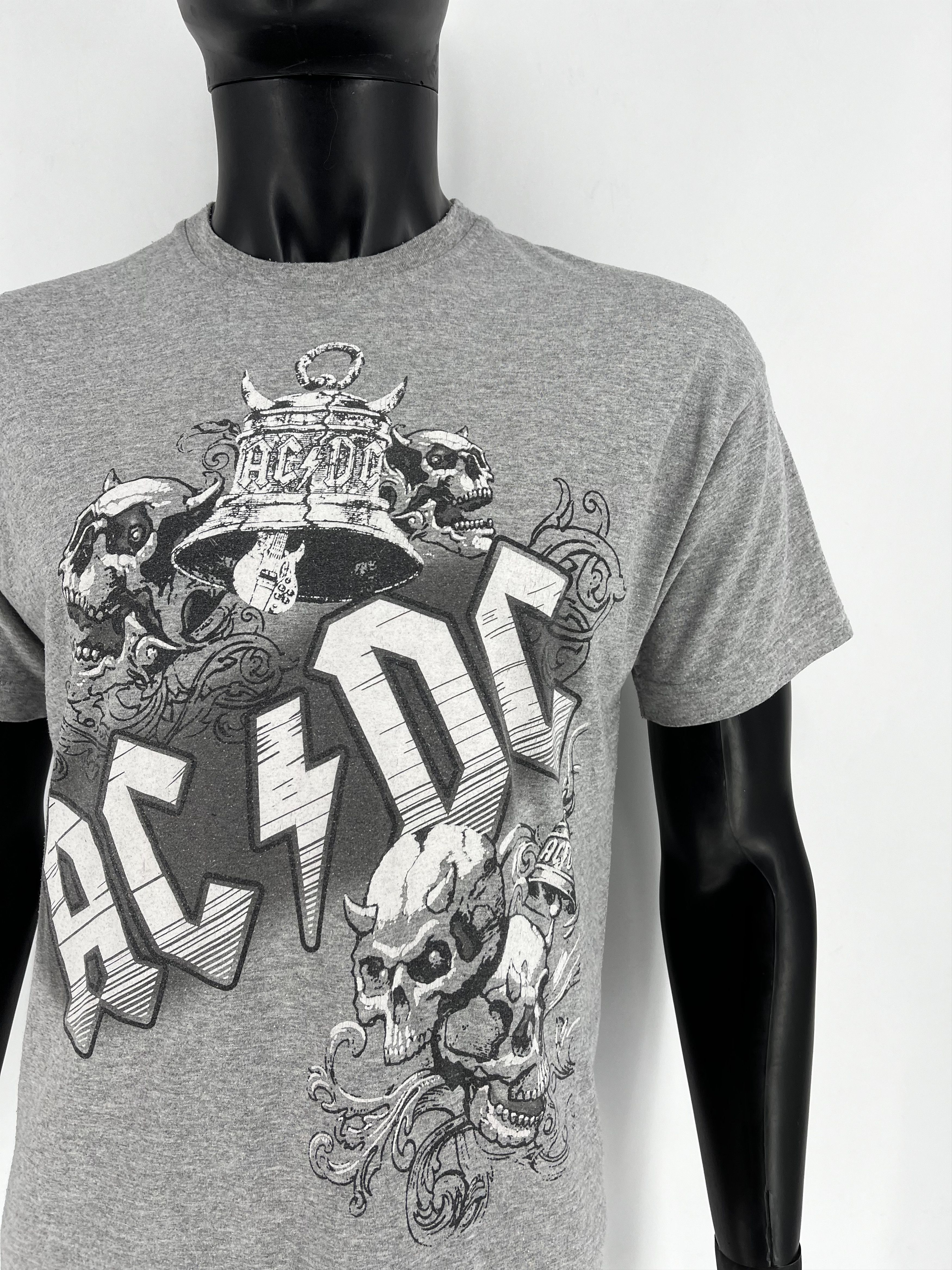 Band Tees Vintage Y2K AC/DC ACDC Big Logo High Voltage Band Tee Size US M / EU 48-50 / 2 - 7 Thumbnail