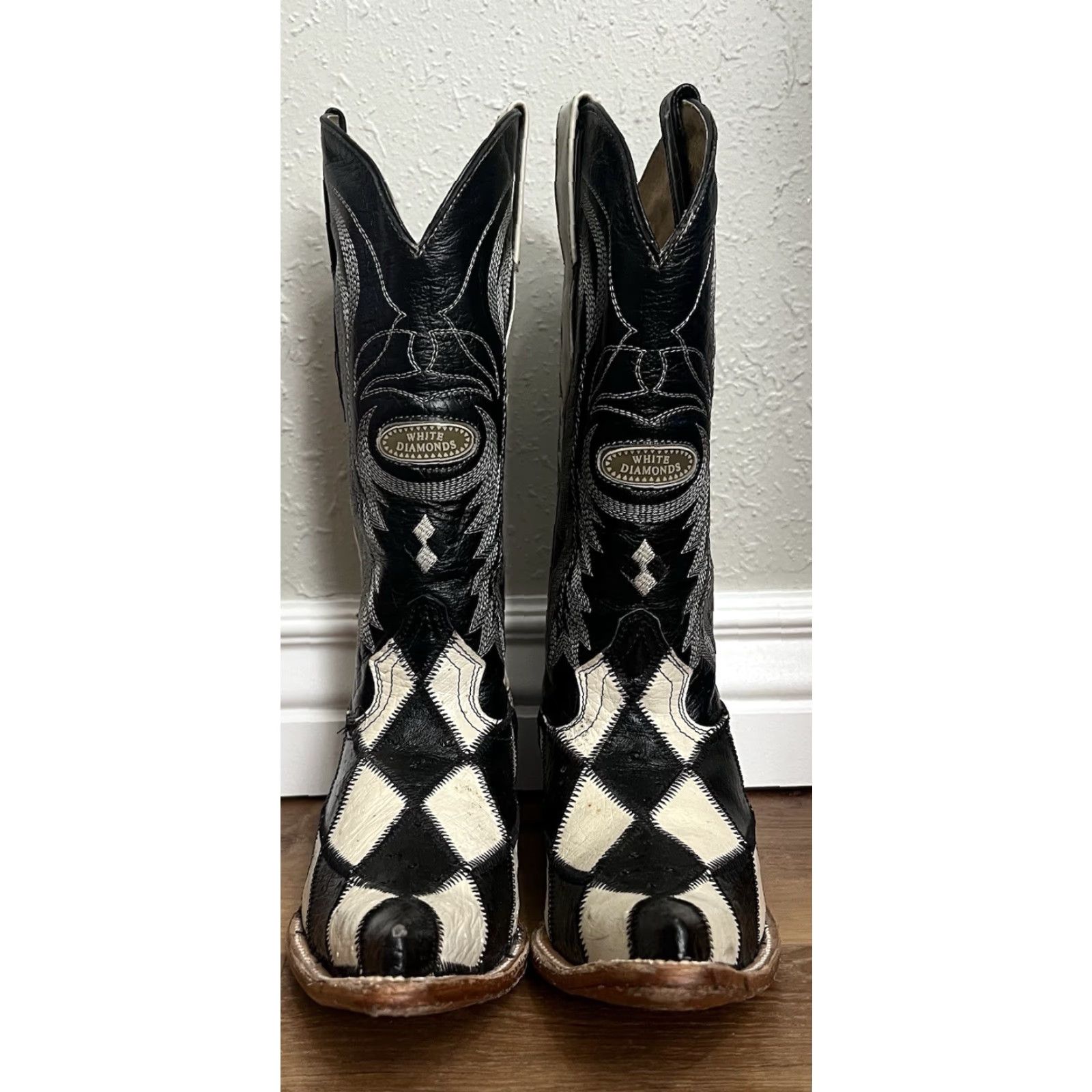 Vintage VINTAGE White Diamonds Boots Cowboy Boot Mens 6 Black Leather Western Mid-Calf Check Pattern Pointed Toe Size US 6 / EU 39 - 4 Thumbnail