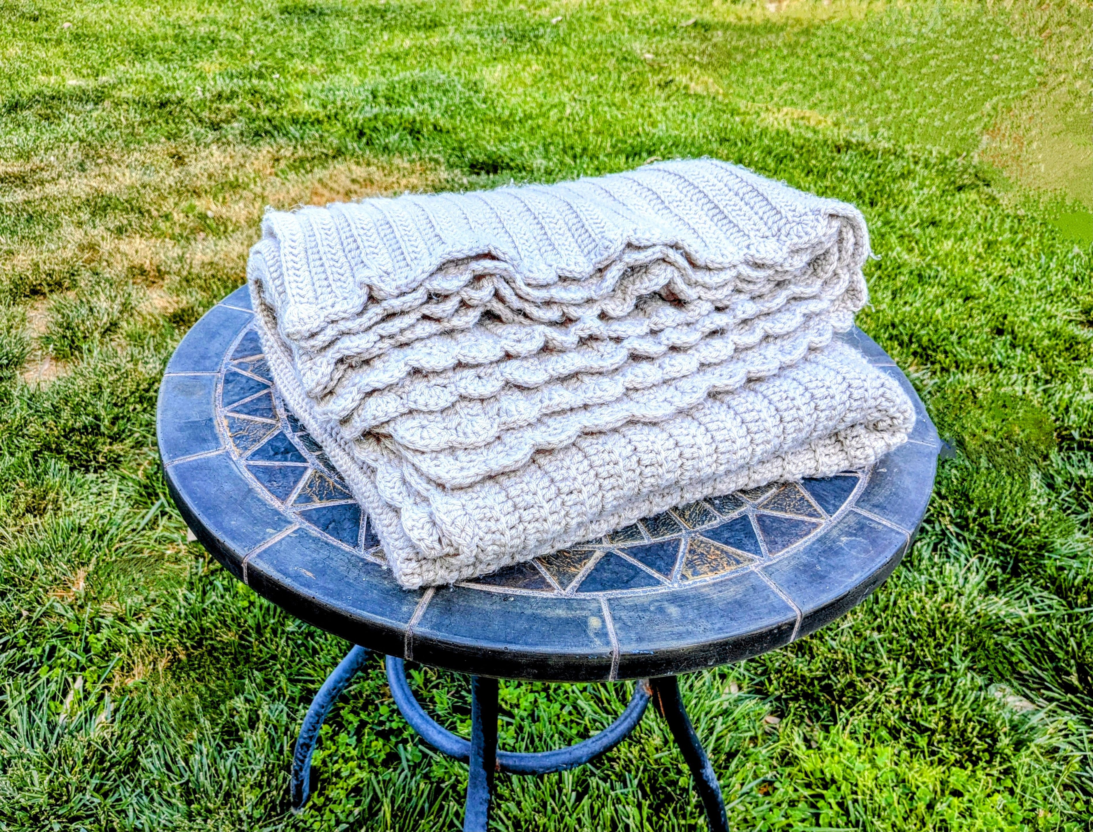Designer Crocheted Handmade 46" x 60" Classic Throw Cover Blanket EUC Size ONE SIZE - 4 Thumbnail