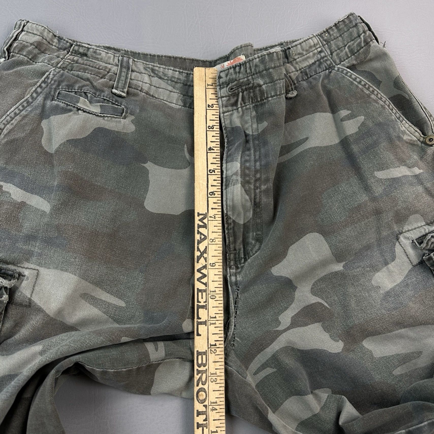 Vintage VINTAGE Plugg Shorts Mens 38 Woodland Camo Utility Cargo Skate Grunge Y2K Shorts Mens 38 Woodland Camo Utility Cargo Skate Grunge Y2K Size US 38 / EU 54 - 3 Thumbnail