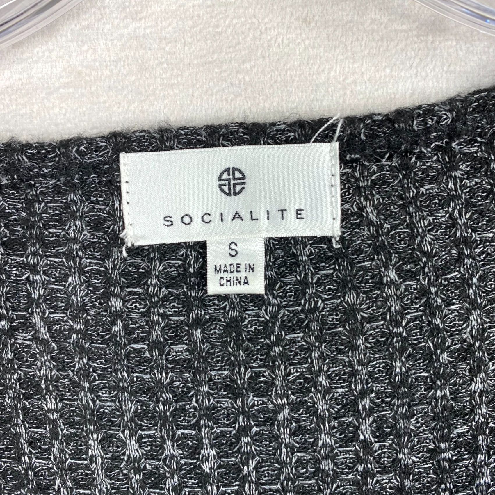 Vintage SOCIALITE Socialite Top Womens S Gray Black Long Sleeve Knit V Neck Stretch Waffle Weave Shirt Adult S Gray Womens Socialite Top Size S / US 4 / IT 40 - 7 Thumbnail