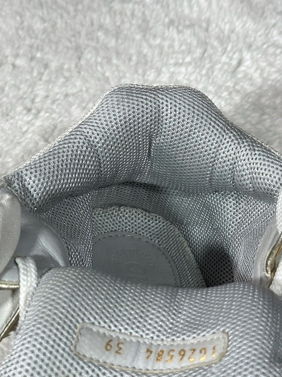 Chanel Chanel CC High Top Sneakers White Gold Authentic 39 Size US 8 / IT 38 - 9 Thumbnail