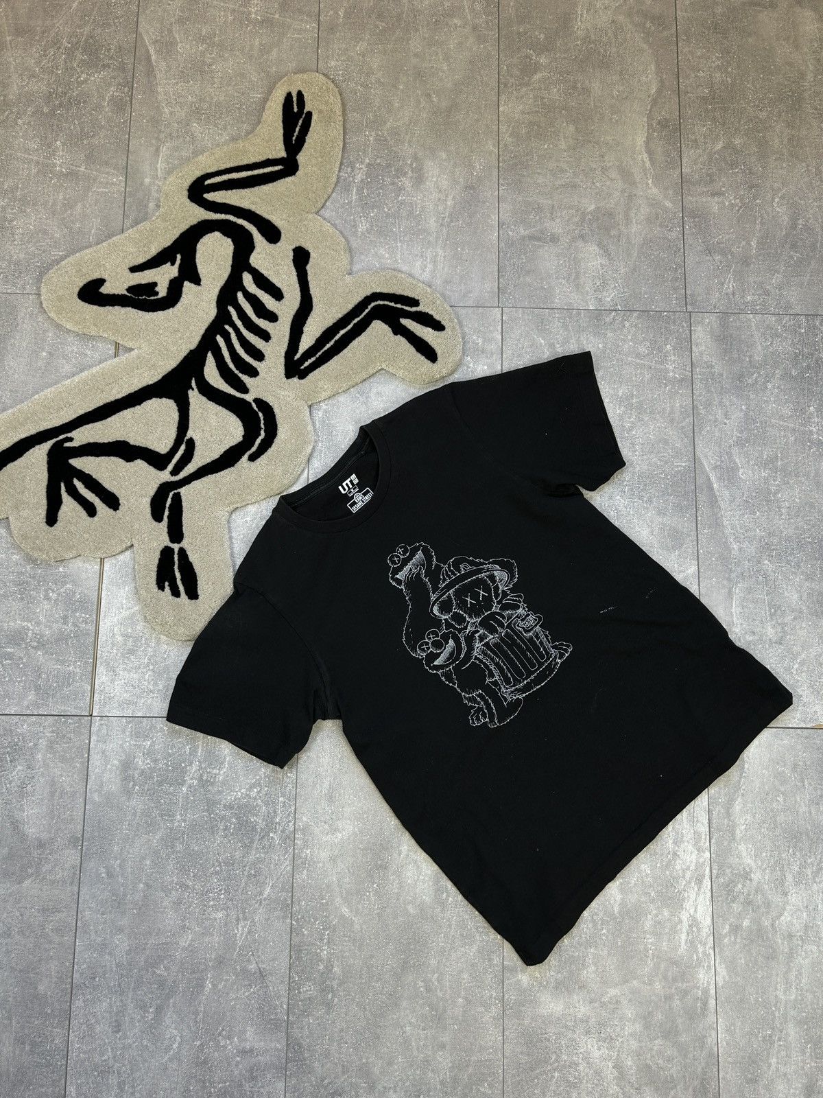 Japanese Brand × Kaws × Uniqlo Mens Vintage Uniqlo Kaws T-shirt tee art Japanese y2k rare Size US M / EU 48-50 / 2 - 15 Thumbnail