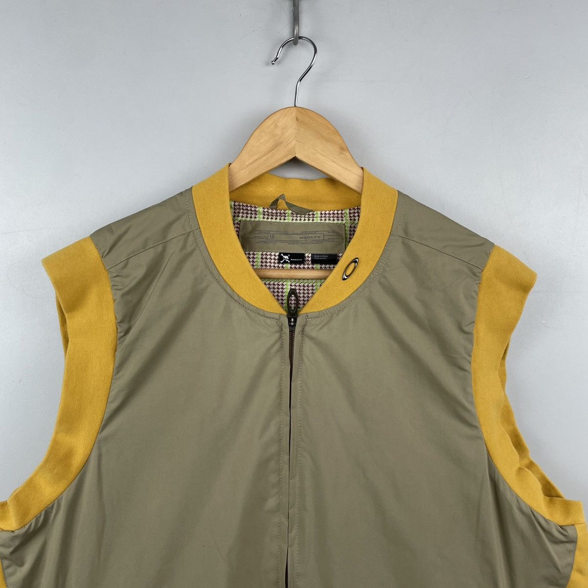 Oakley Oakley Vintage 00s Softshell Tactical Vest - Olive/Mustard Size US L / EU 52-54 / 3 - 4 Thumbnail