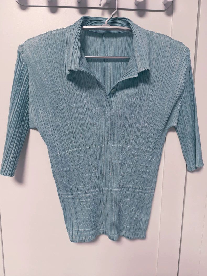 Issey Miyake size:3 Blue V-neck shirt