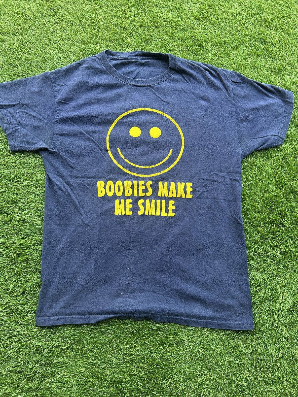 Vintage Vintage 2000s “Boobies Make Me Smile” Graphic T-Shirt Size US L / EU 52-54 / 3 - 1 Thumbnail