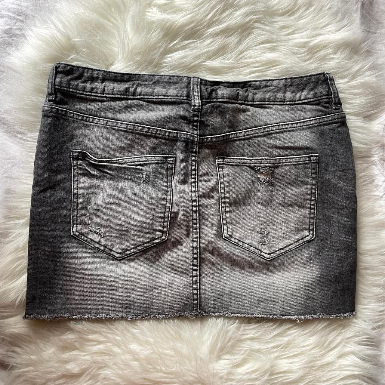 H&M Grey Distressed Mini Denim Skirt Size 33" - 2 Thumbnail