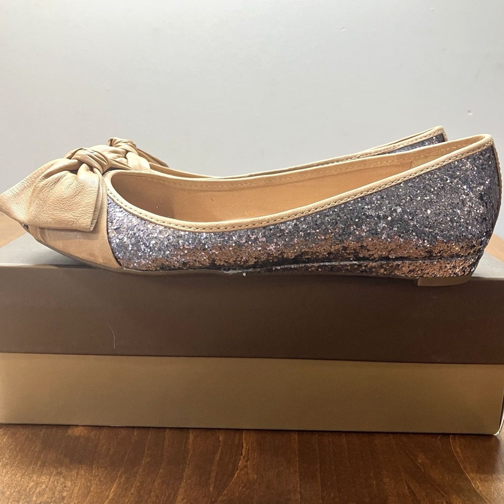 Franco Sarto Franco Sarto Glitter Ballet Flat Leather Bow Silver Pewter Slip On 8 Women Flats, M, Round Toe, Silver Glitter, Artisan Collection Size US 8 / IT 38 - 4 Thumbnail