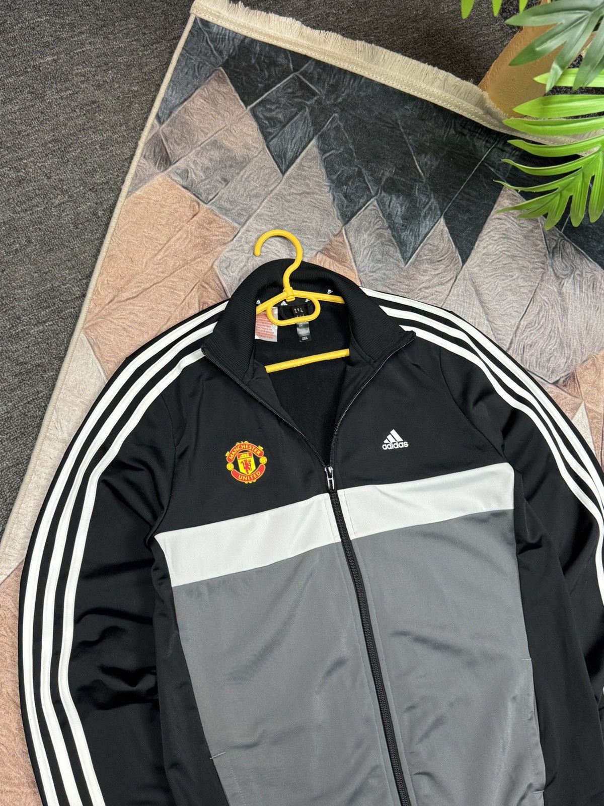 Adidas Adidas FC Machester United Football Jacket size M Size US M / EU 48-50 / 2 - 3 Thumbnail