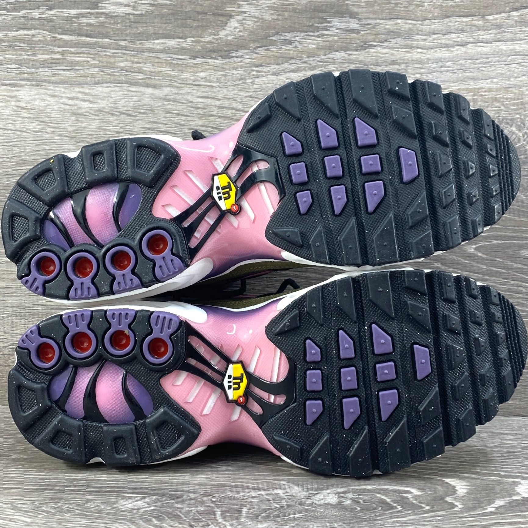 Nike Nike Air Max Plus GS Size 7y Womens 8.5 Purple Black DX3093-001 Sneaker Nike Air Max Plus - No Box Size US 9 / IT 39 - 7 Thumbnail