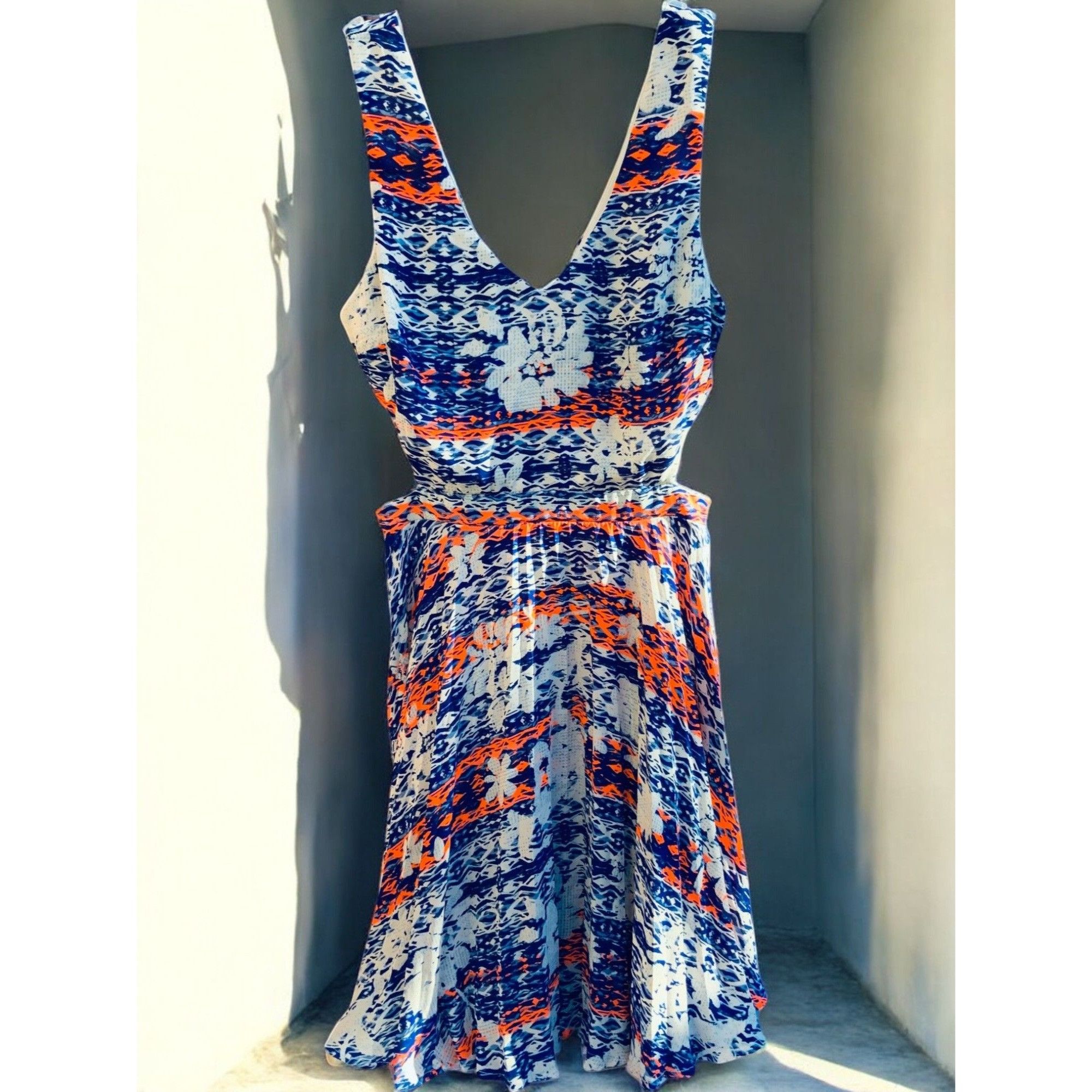 Designer Charlotte Russe VNeck Sleeveless Flared Cut Out Dress Blue O Size S / US 4 / IT 40 - 6 Thumbnail