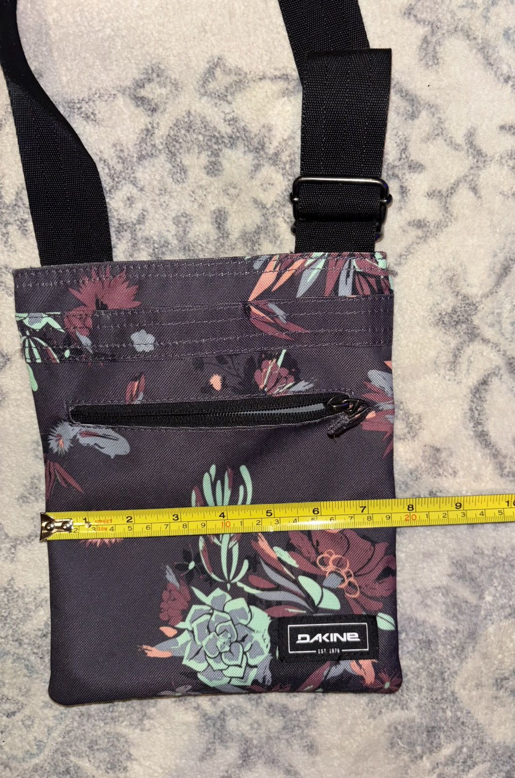 Dakine DaKine Jive Crossbody Purple Bag Adjustable Strap EUC Size ONE SIZE - 4 Thumbnail