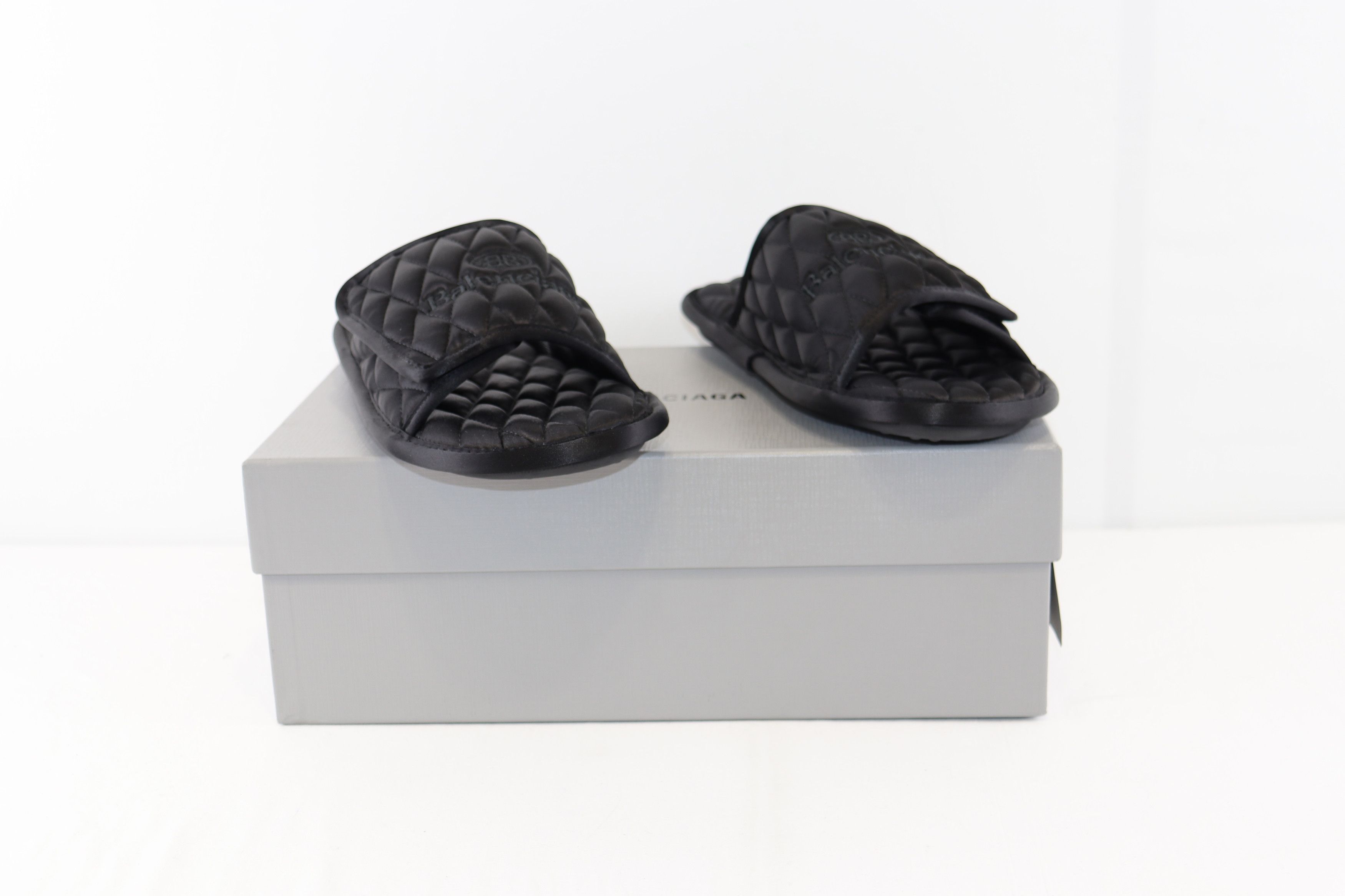 Balenciaga o1rshd1 Q:2 / Quilted Satin/Hotel Artw Home Slide Sandal Size US 9 / EU 42 - 12 Thumbnail