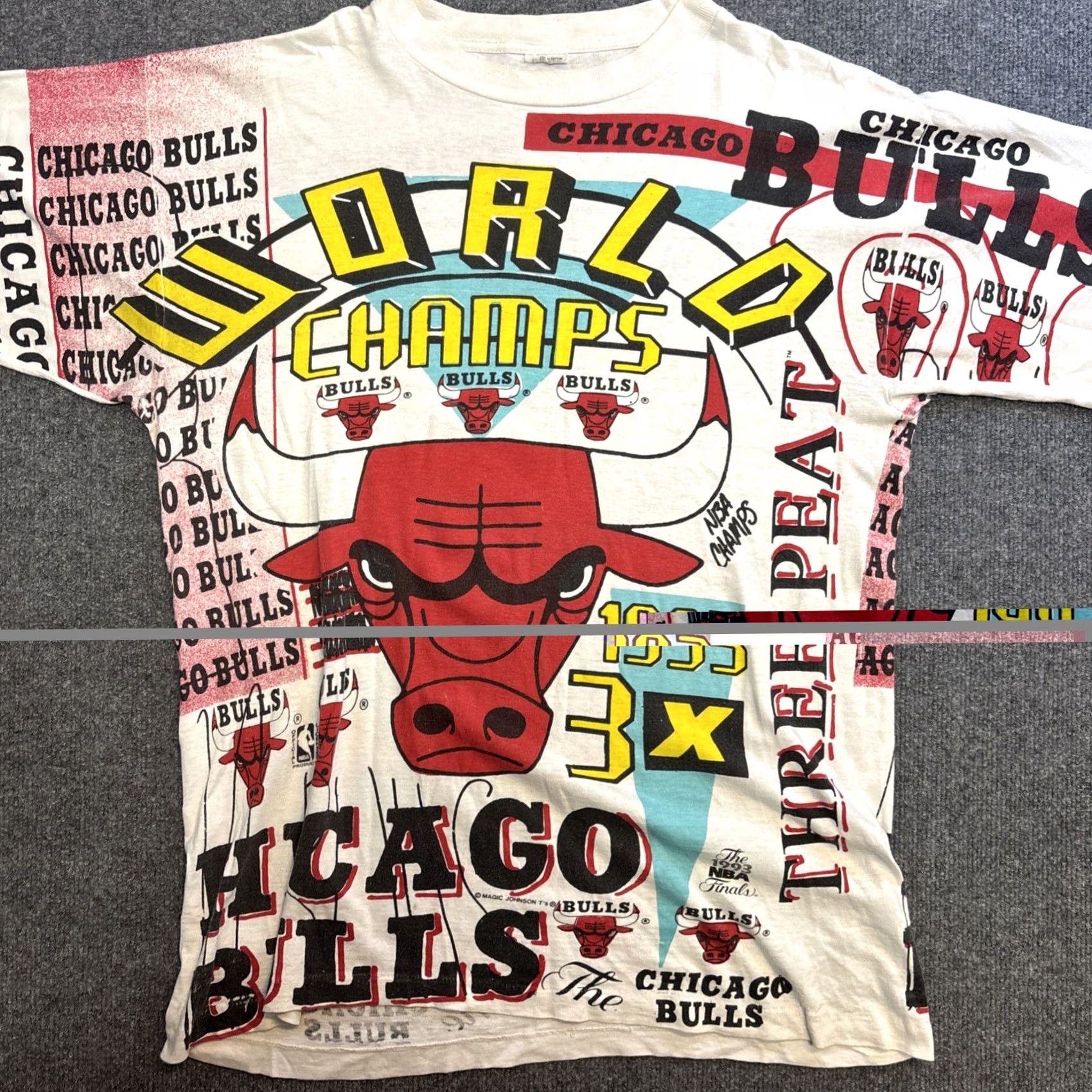 Vintage VINTAGE Chicago Bulls Shirt All Over Print 3 Time World Champs Magic Johnson XL Mens 90s Size US XL / EU 56 / 4 - 2 Thumbnail