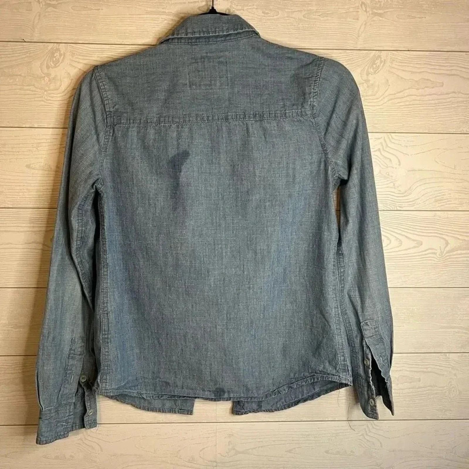 Forever 21 Forever 21 long sleeve denim button front shirt Size Small Size S / US 4 / IT 40 - 4 Thumbnail