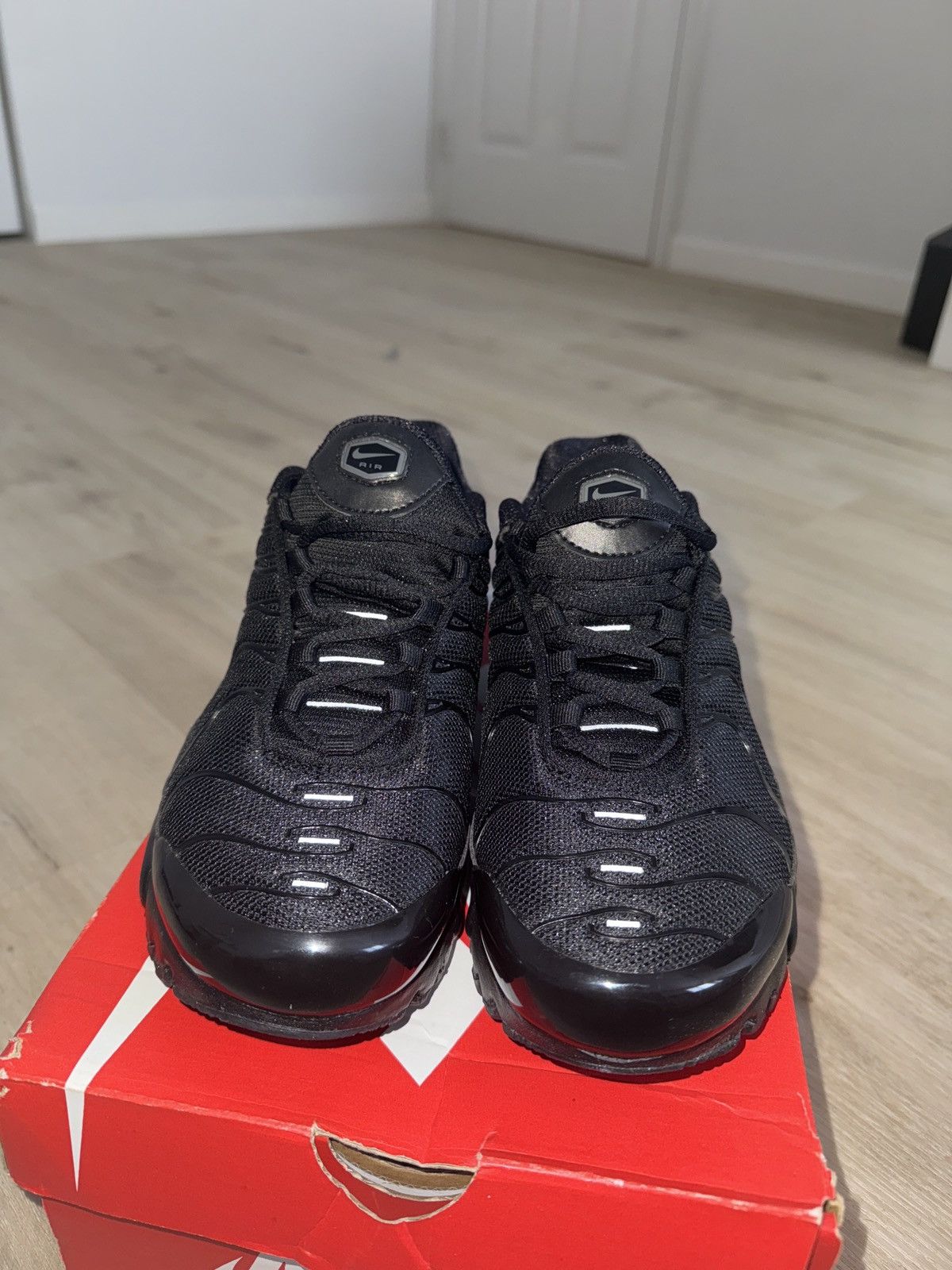 Nike Air VaporMax Plus 'Triple Black' Size US 6 / EU 39 - 3 Thumbnail