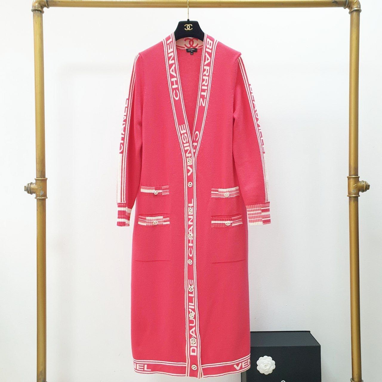 Chanel Chanel 2019 CC Logo Deauville Maxi Cashmere Cardigan Sz.40 Size M / US 6-8 / IT 42-44 - 1 Thumbnail