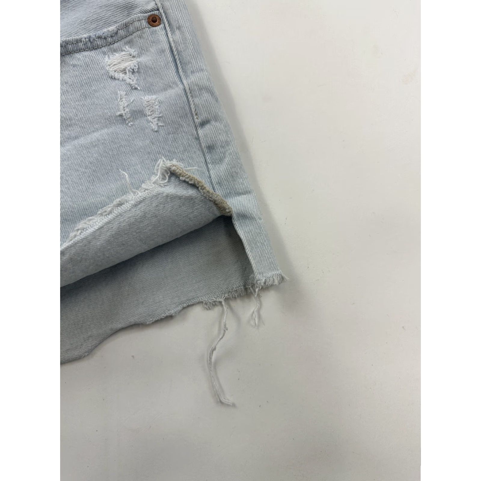 Levi's VINTAGE Levi’s 501 Shorts Womens 31 Cut-Off Denim Cotton Blue Shorts Casual Womens 501 Cut-Off Jeans 100% Cotton Size 24" / US 00 / IT 34 - 2 Thumbnail