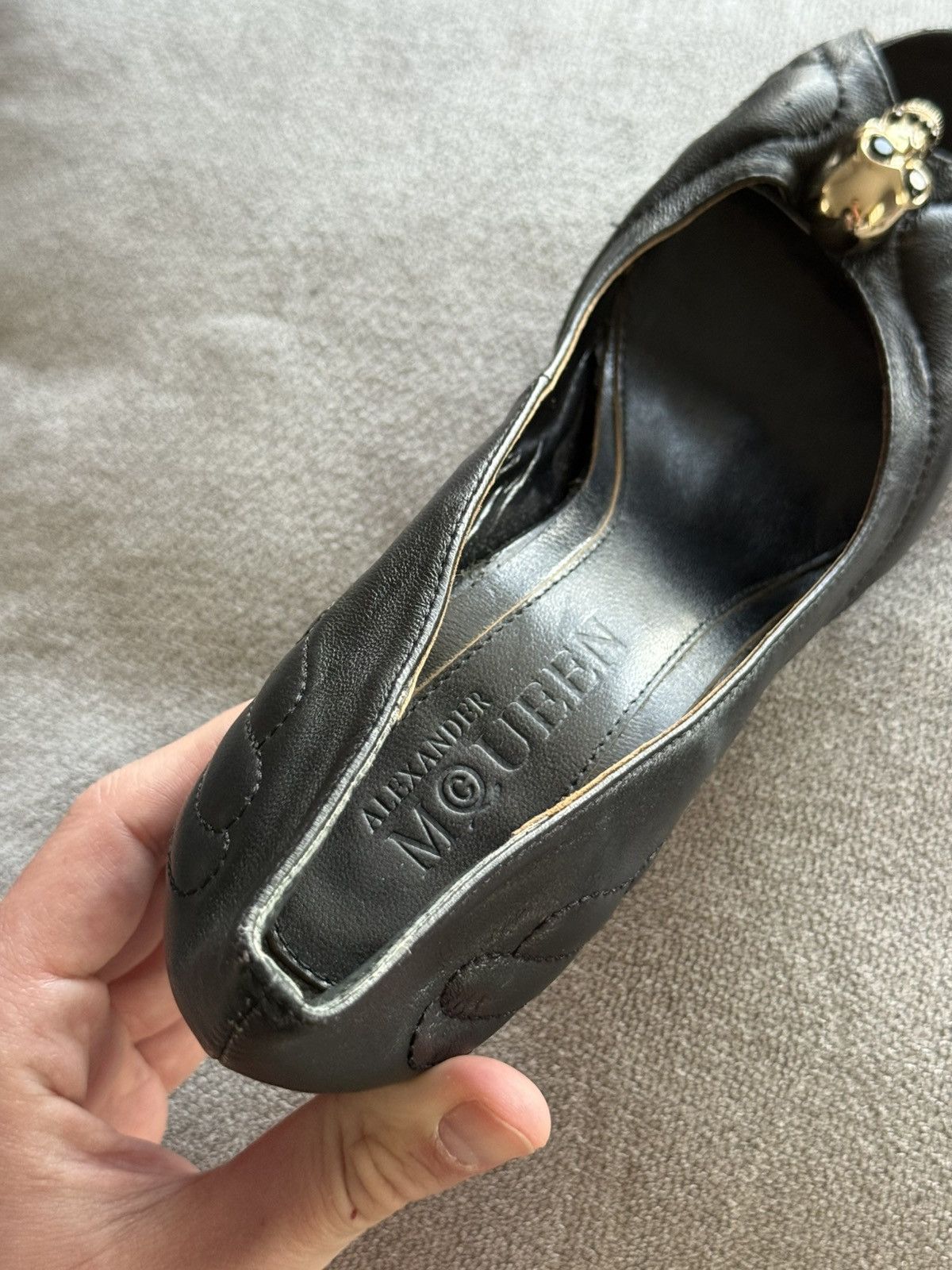 Alexander McQueen Alexander McQueen Gold Skull Black Leather Pumps Size US 10 / IT 40 - 14 Thumbnail