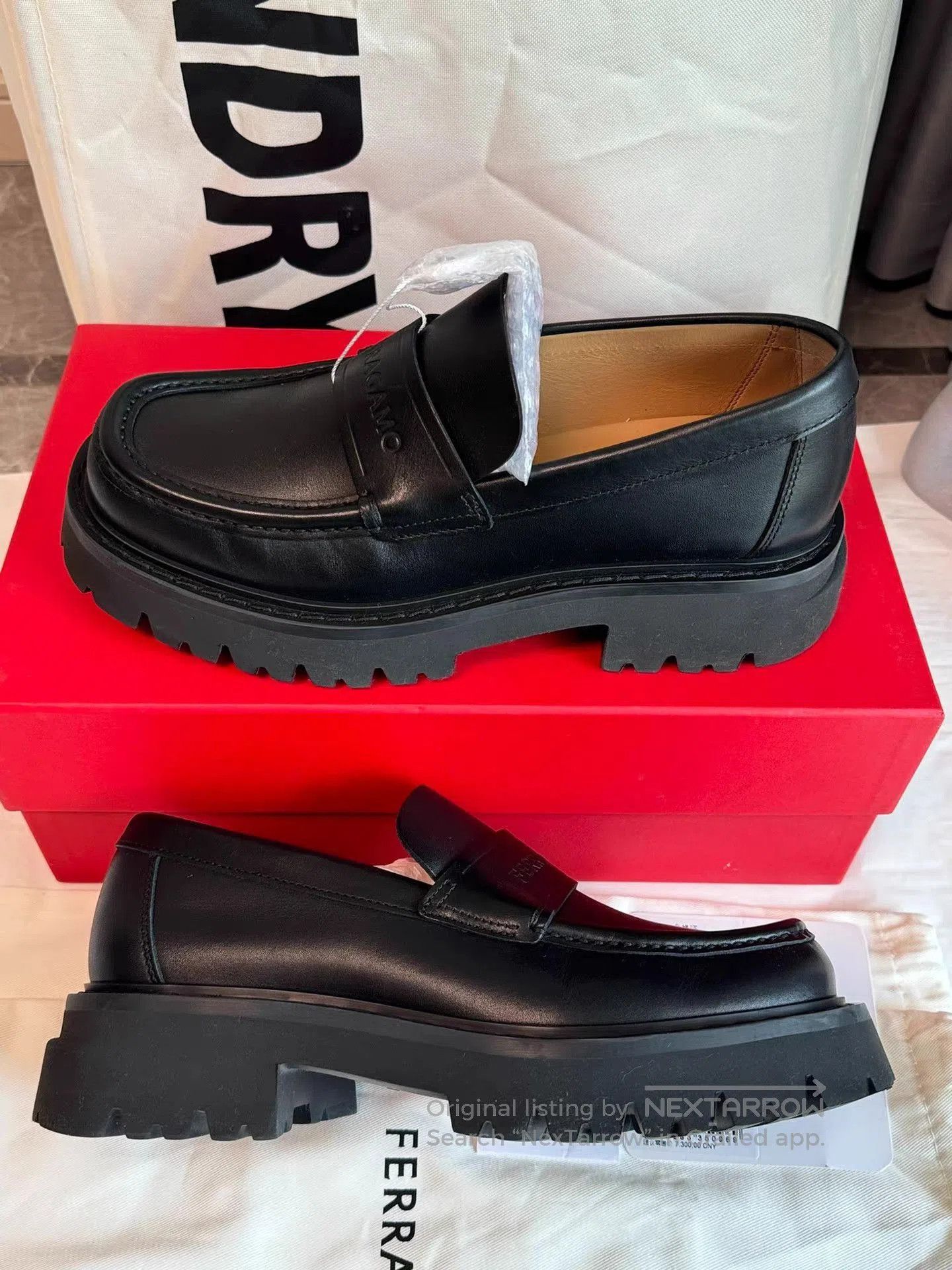 Salvatore Ferragamo Black Leather Slip. Size US 7 / EU 40 - 4 Thumbnail
