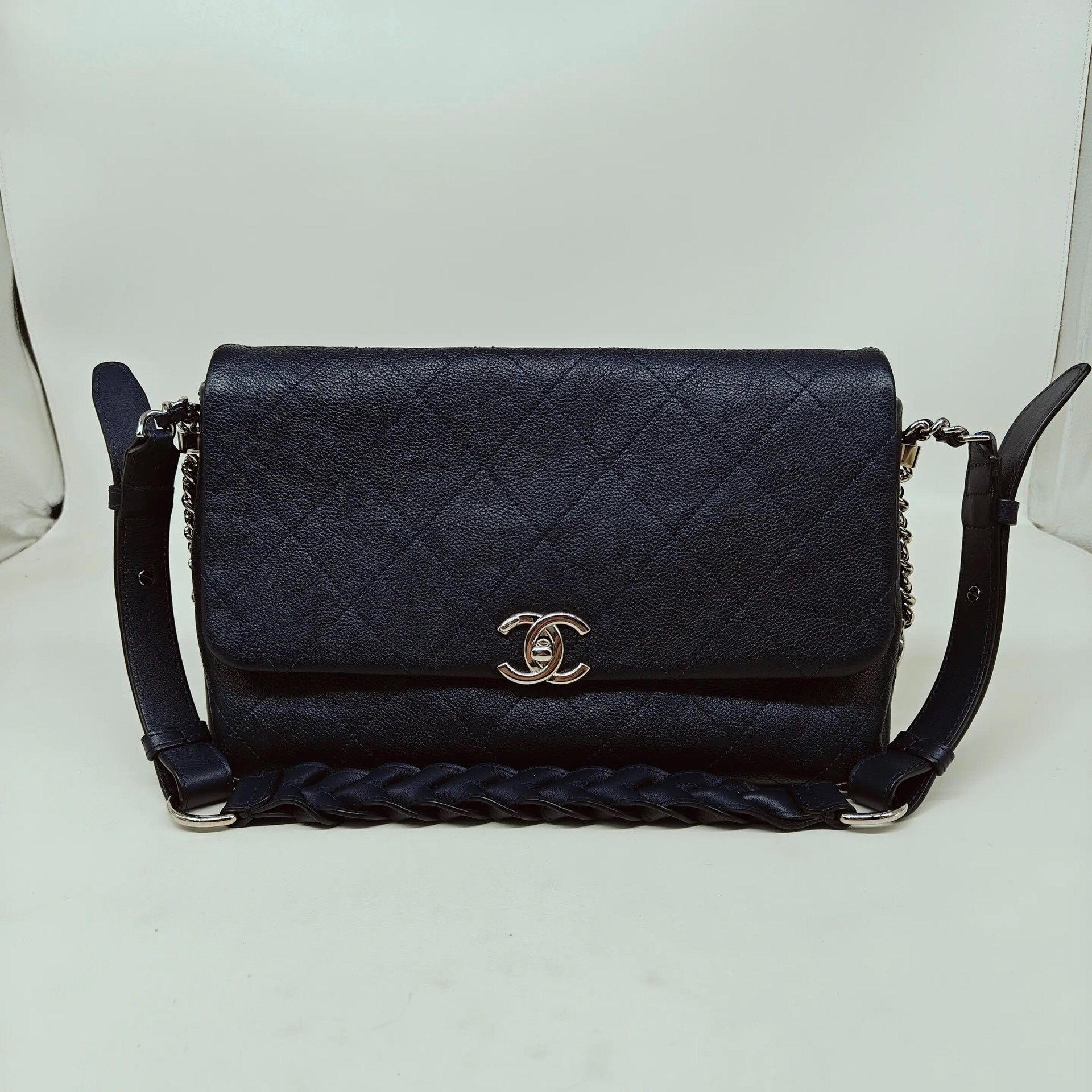 Chanel Pre-loved Bag Very good condition Size ONE SIZE - 1 Thumbnail