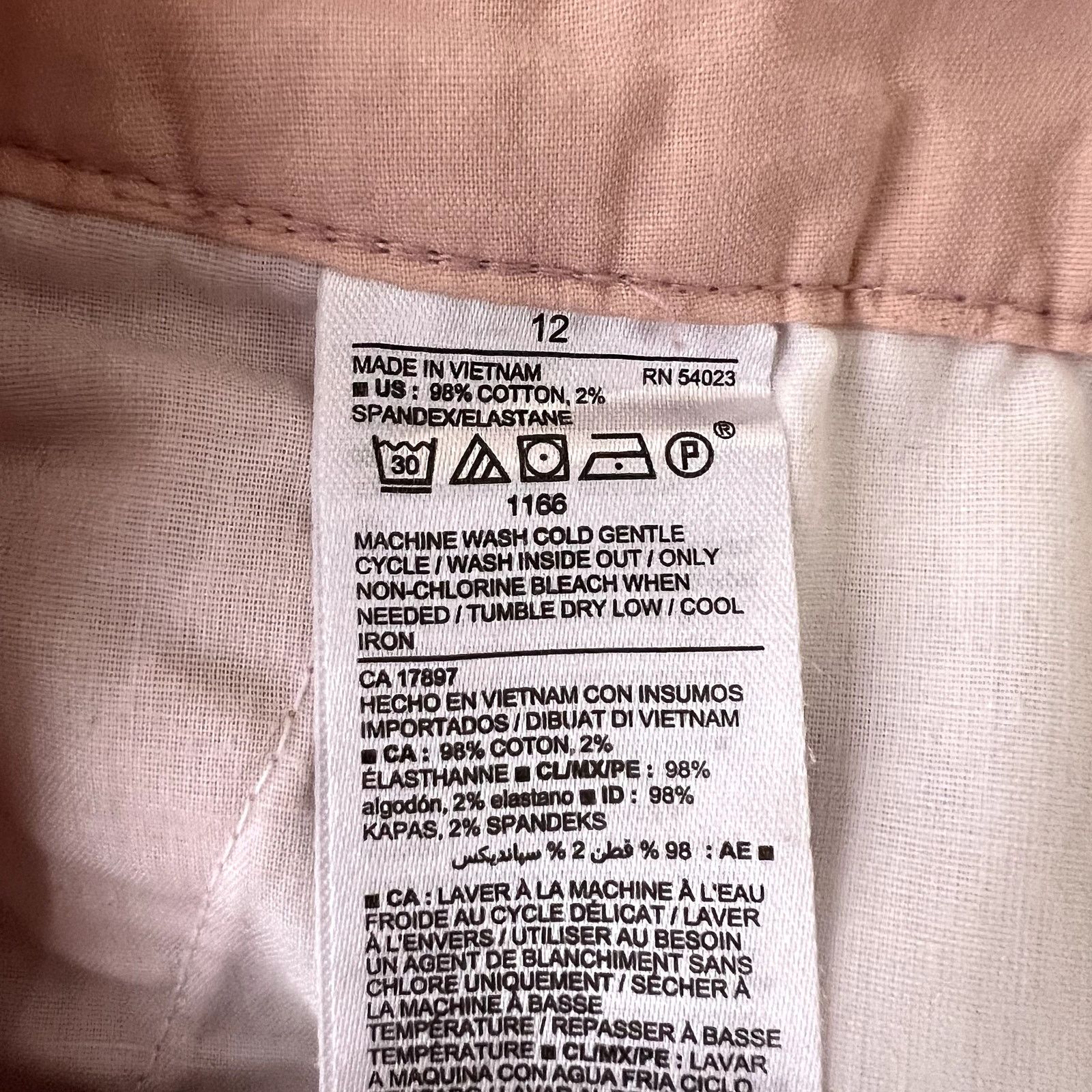 Old Navy Old Navy Everyday Short Pink Flower Shorts Size 34" / US 12 / IT 48 - 5 Thumbnail