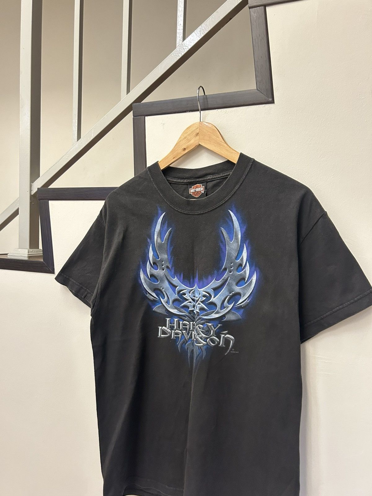 Harley Davidson Crazy🔥 VTG 2002 Harley Davidson "Blue Flame Tribal" Tee Size US M / EU 48-50 / 2 - 3 Thumbnail