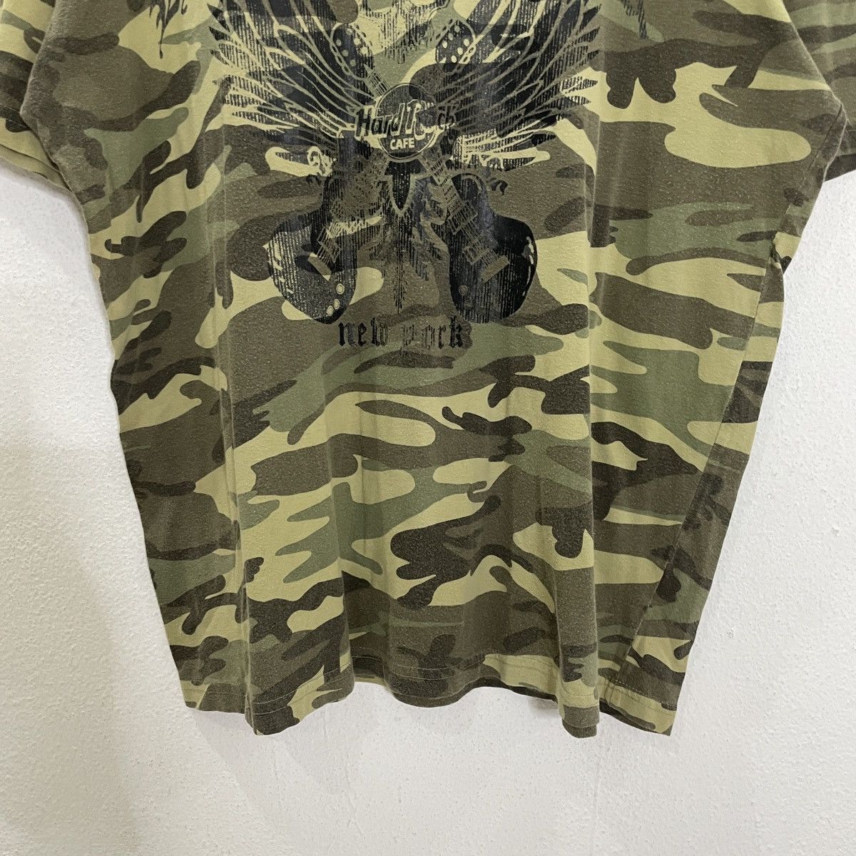 Hard Rock Cafe Vintage Hard Rock New York Skulls Camo Tee Size US L / EU 52-54 / 3 - 4 Thumbnail