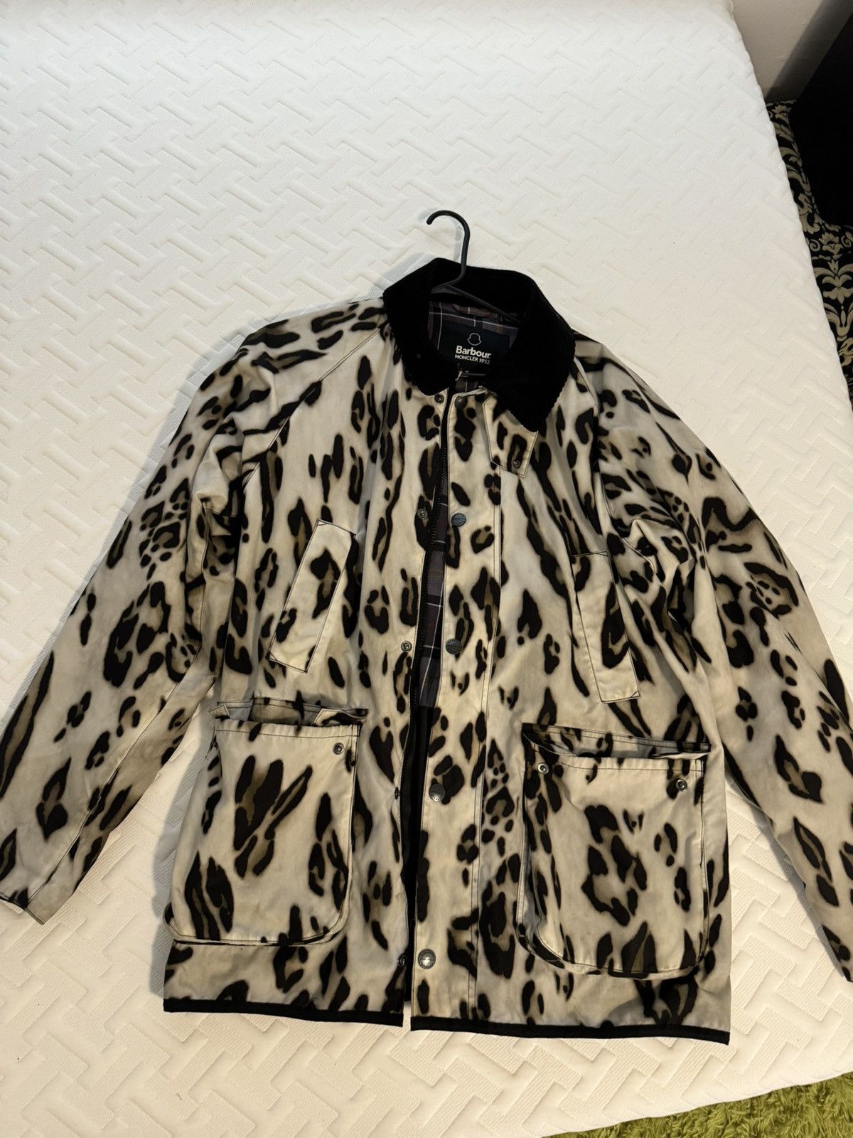 Barbour × Moncler Moncler + Barbour 1952 Leopard Print Wight Giubotto Coat Size US XL / EU 56 / 4 - 1 Thumbnail