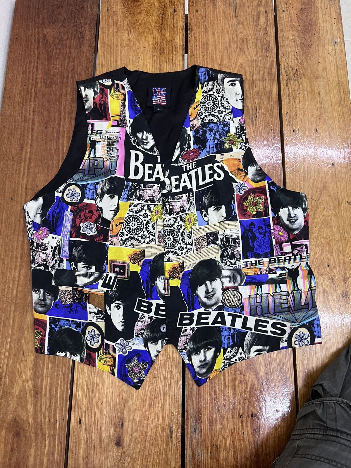 Band Tees Vtg 90s Multicolor OVP all Over Print The Beatles Silk Vest Size US L / EU 52-54 / 3 - 1 Thumbnail