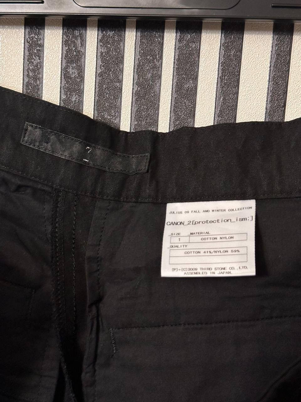 Julius 🪭2009 Julius CANON 2 Japan Asymmetrical Dark Shorts/Pants Size US 28 / EU 44 - 7 Thumbnail