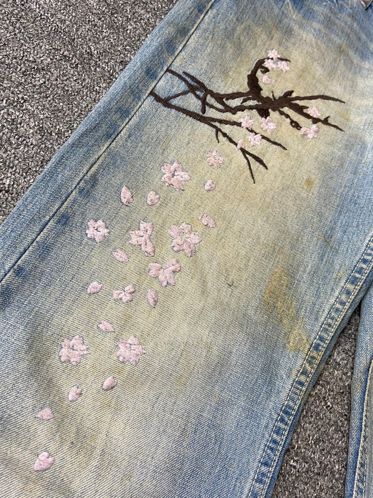 Takeo Kikuchi Takeo Kikuchi Denim Jeans with Floral Embroidery (164) Size US 33 - 9 Thumbnail