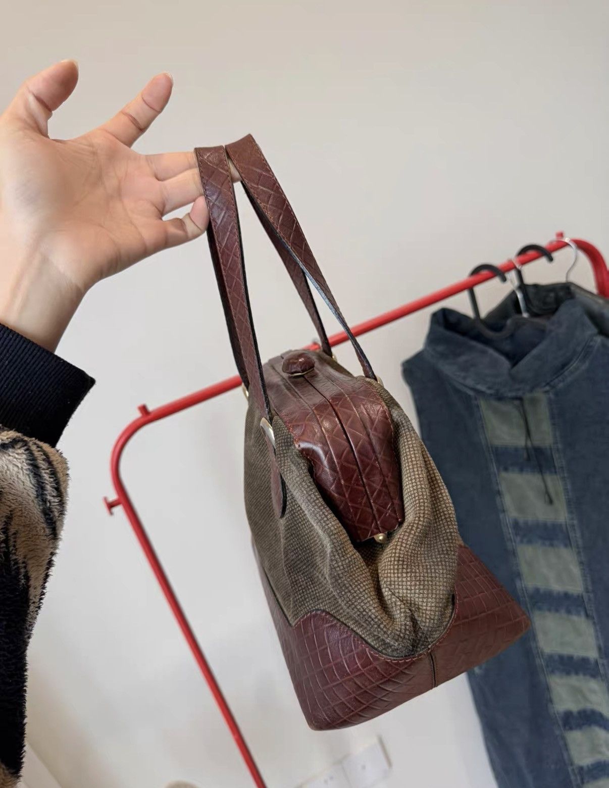 Bottega Veneta Bottega Veneta Brown Canvas & Woven Frog-Mouth Handbag J36 Size ONE SIZE - 4 Thumbnail