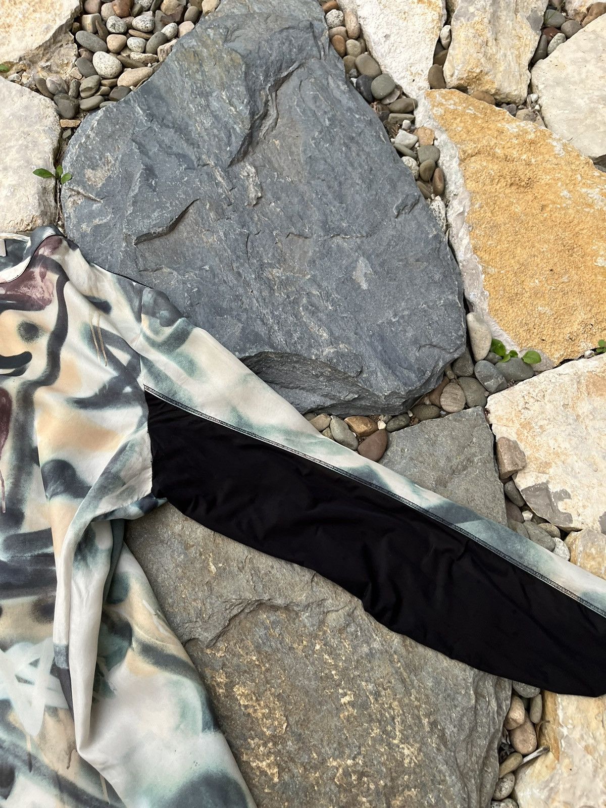 Acne Studios × Vintage Vintage Acne Studios AW10 silk shirt grafiti star full print Size XS / US 0-2 / IT 36-38 - 13 Thumbnail