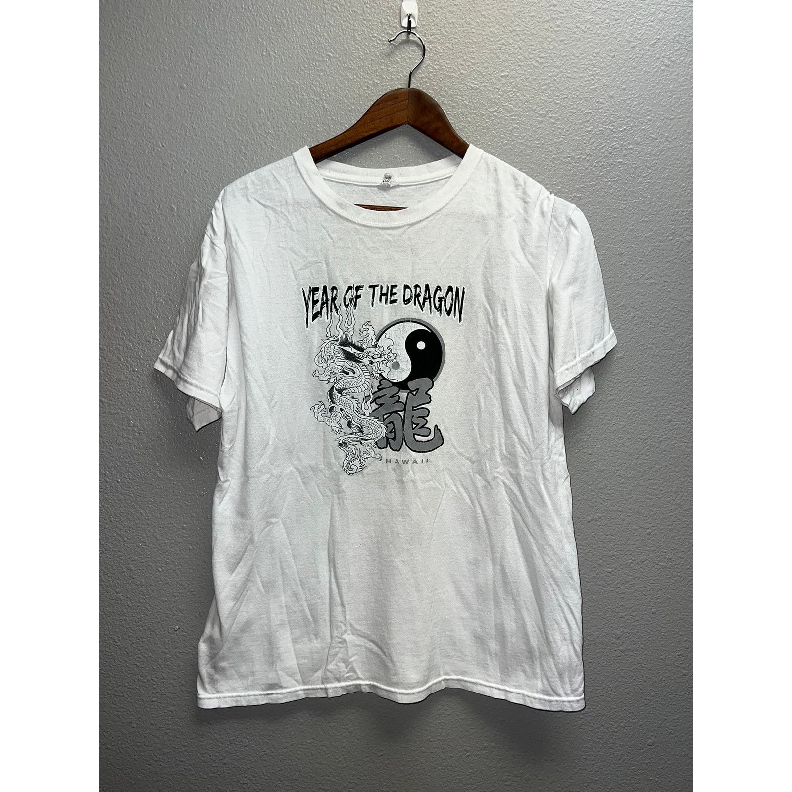 Anvil Vintage Year Of The Dragon Shirt Hawaii Yin Yang Tee VTG L Size US L / EU 52-54 / 3 - 1 Thumbnail