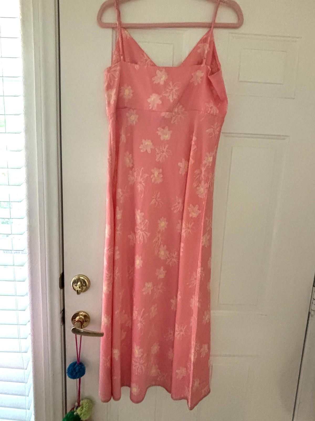 Lil Wayne Women's sundress peach size L silky dress. Slim fit. #54 Size L / US 10 / IT 46 - 2 Thumbnail