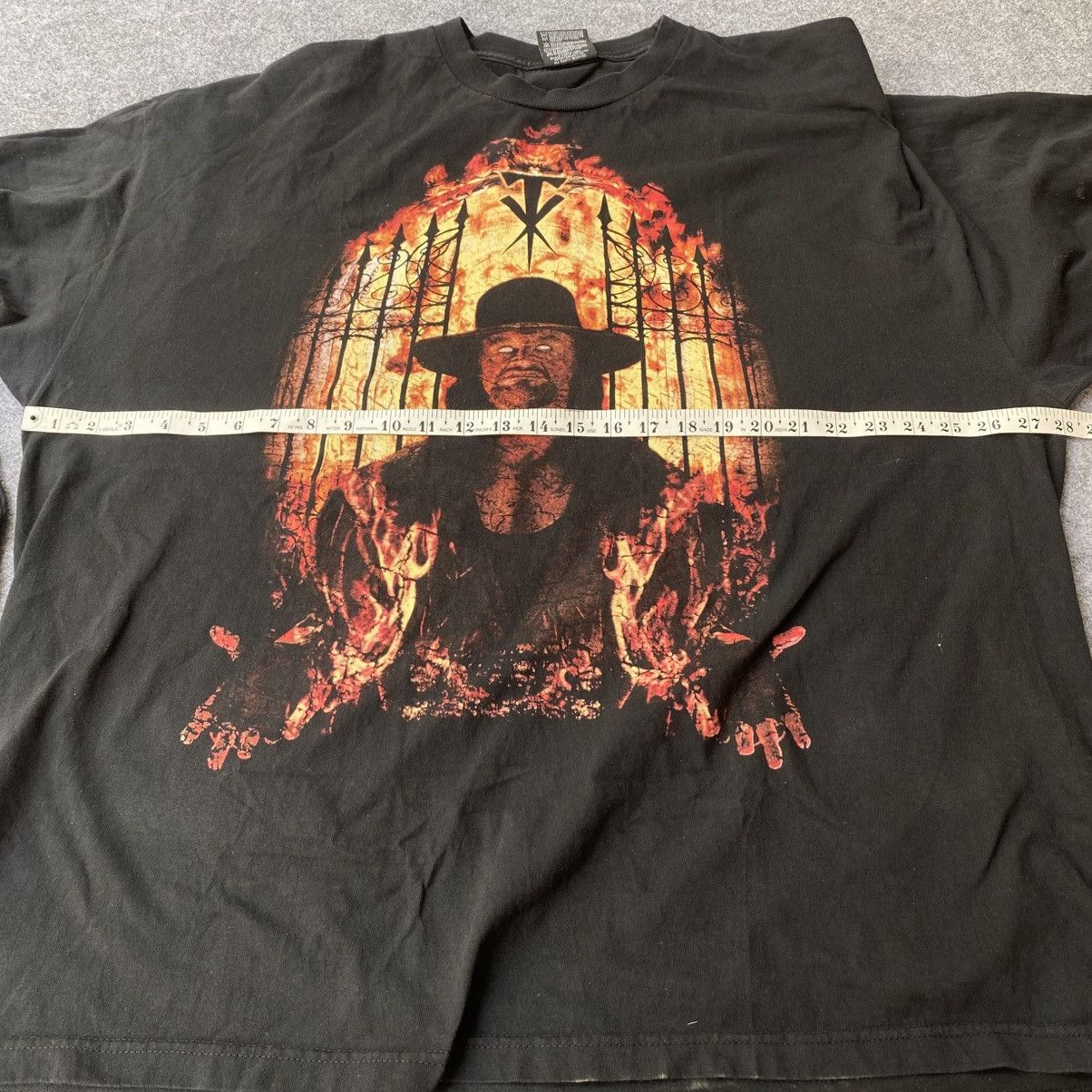 WWE Vintage WWE Undertaker "Hell's Gate" graphic T-shirt Size US XXL / EU 58 / 5 - 7 Thumbnail