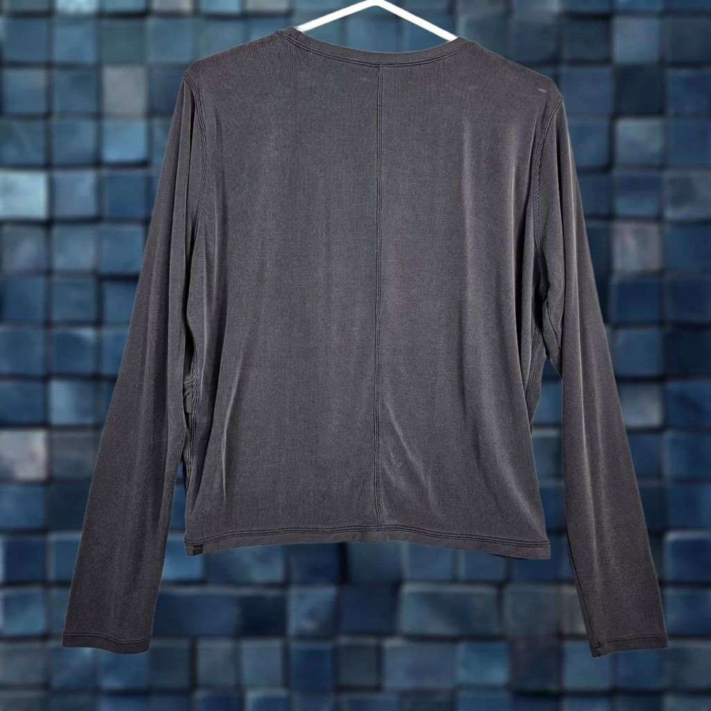 Lululemon Lululemon Do the Twist Long Sleeve Shirt Slim Fit Crew Neck Women's Size 10 Black Reversible Activewear Top 10 Women James Size L / US 10 / IT 46 - 1 Thumbnail