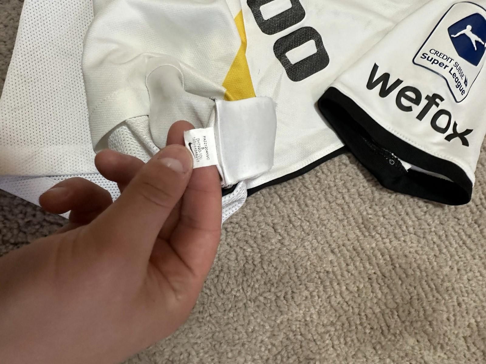 Nike YOUNG BOYS 2022/2023 AWAY FOOTBALL SHIRT NIKE SOCCER JERSEY Size US S / EU 44-46 / 1 - 7 Thumbnail