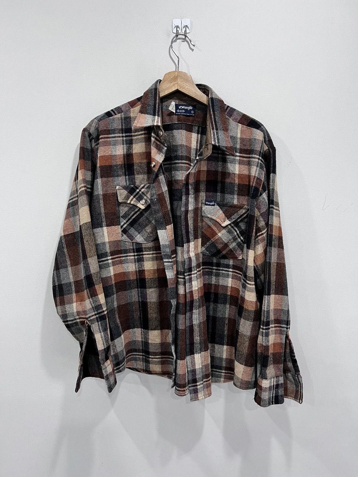 Vintage Vintage 90s Wrangler Plaid Button Up Shirt flannel Size US XL / EU 56 / 4 - 1 Thumbnail