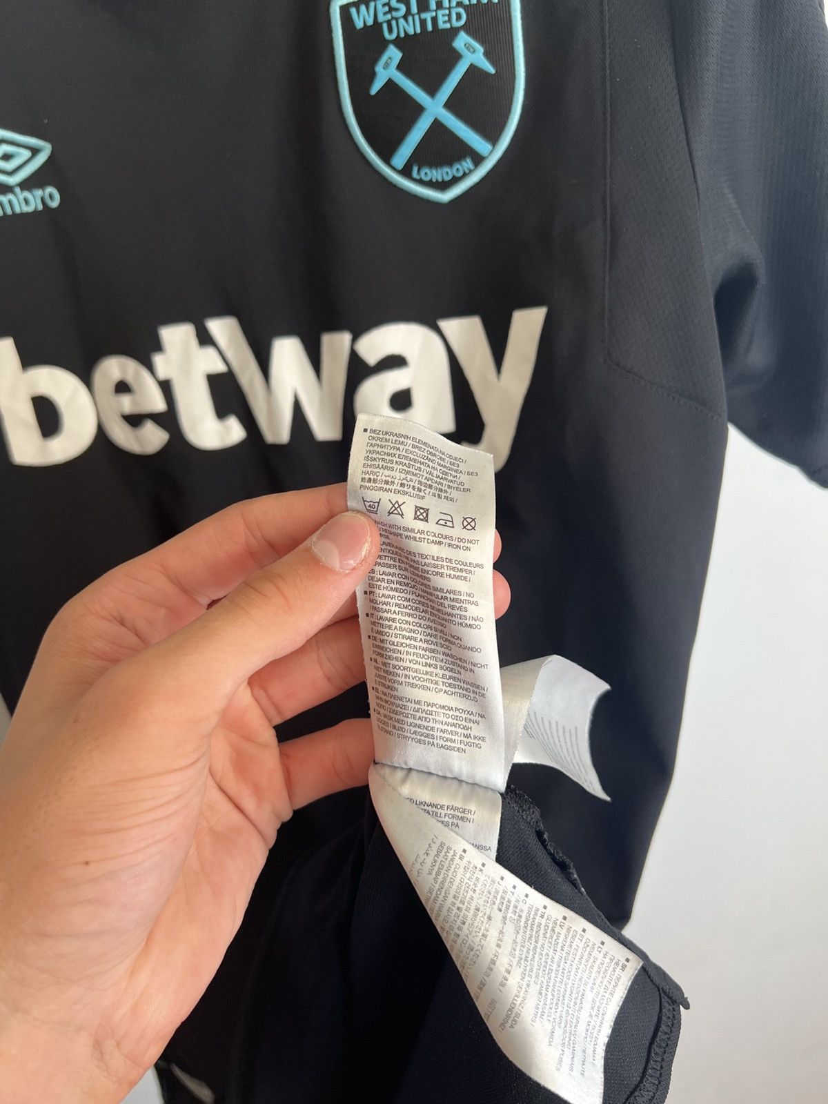 Umbro Westham Jersey Size US L / EU 52-54 / 3 - 8 Thumbnail