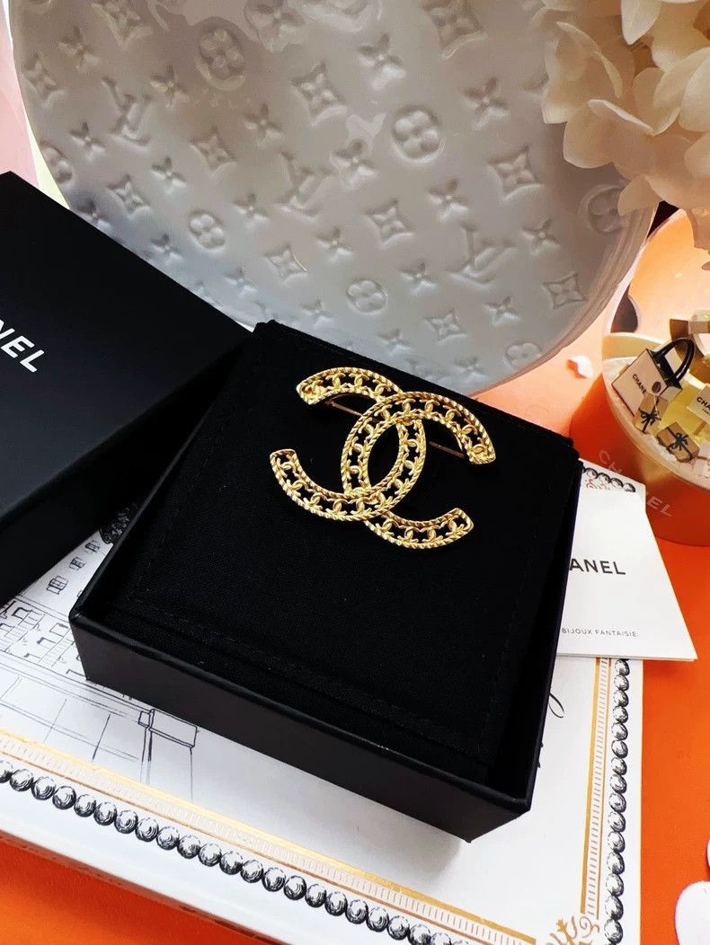 Chanel Chanel Gold CC Star Hollow Carved Brooch Size ONE SIZE - 8 Thumbnail