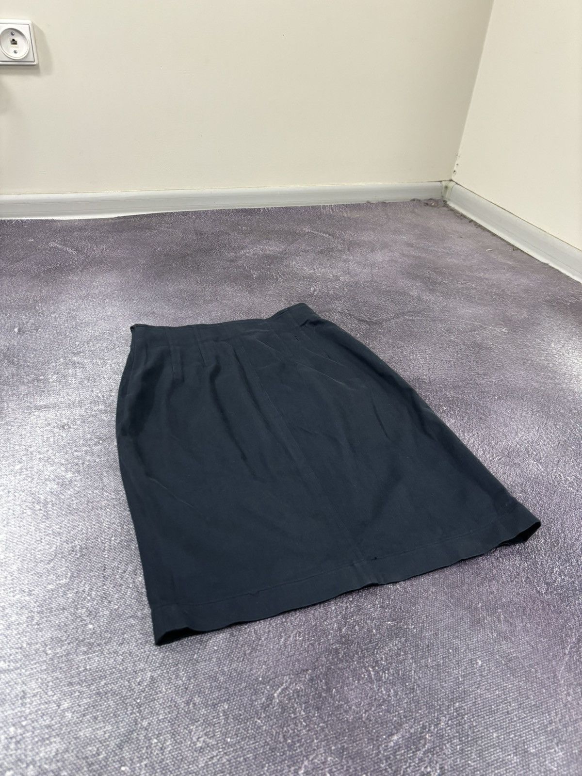 Iceberg Vintage Iceberg Women’s Navy Classic Luxury Midi Skirt Size 28" / US 6 / IT 42 - 4 Thumbnail